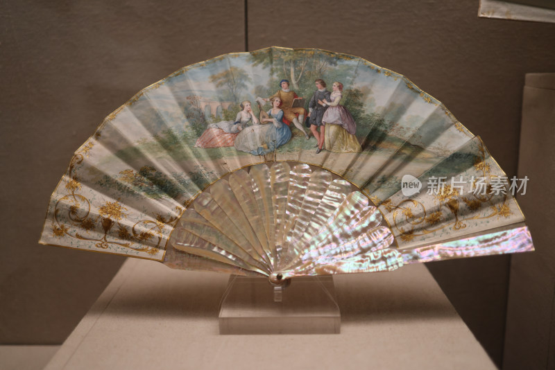 中国扇博物馆西洋人物图纸面折扇