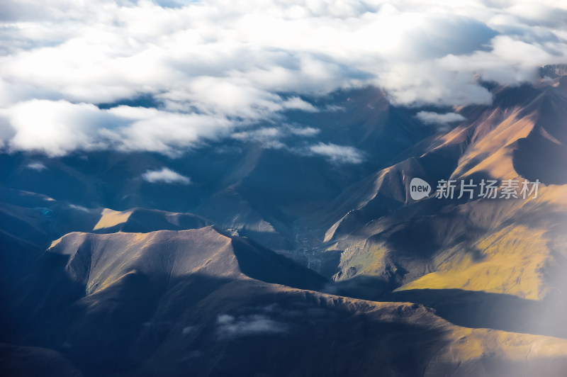 空中飞机俯拍西藏山脉山河自然风景