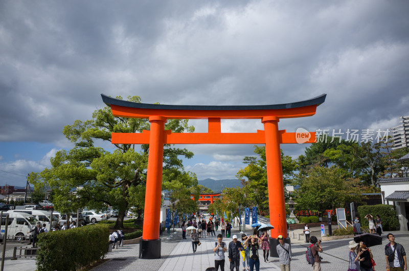 日本京都伏见稻荷大社正门鸟居特写