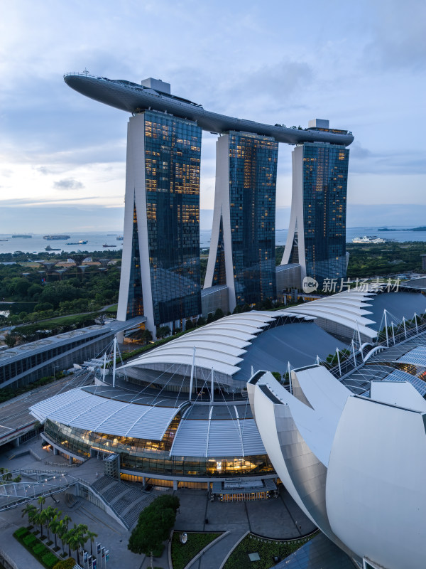 新加坡滨海湾金沙海滨奥林匹克蓝调夜景航拍