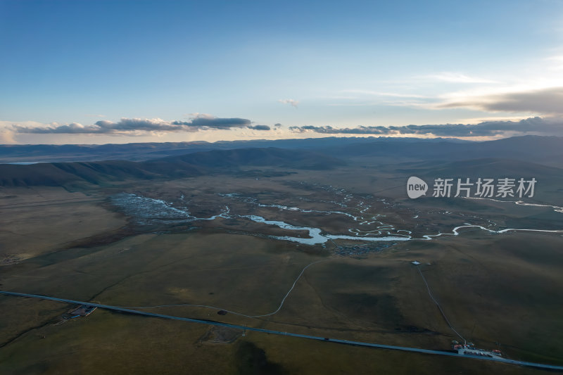 甘肃甘南玛曲阿万仓湿地蜿蜒河道草原航拍