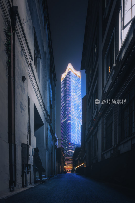 上海马厂路与白玉兰广场大楼夜景