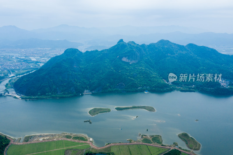 浦阳江两岸的自然风光