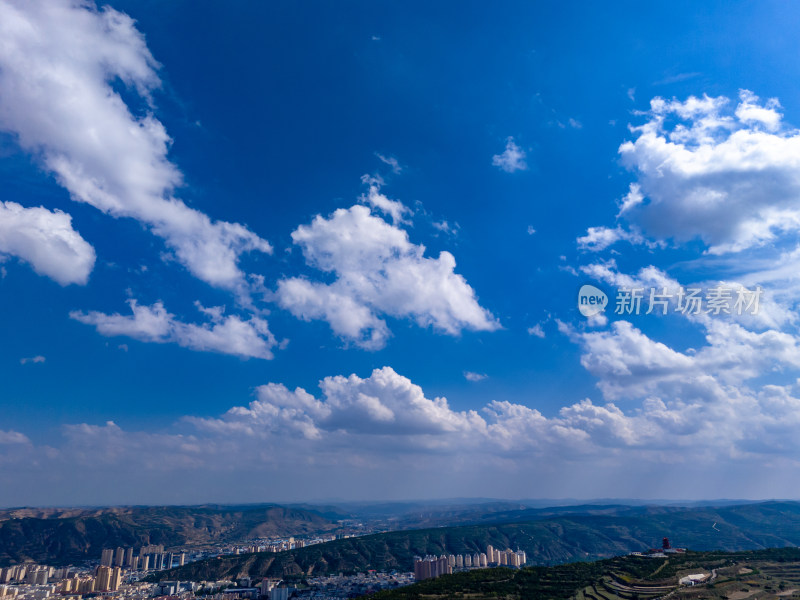 自然风光山川天空蓝天白云航拍图