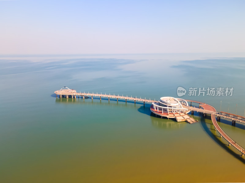 烟台海上栈桥航拍全景