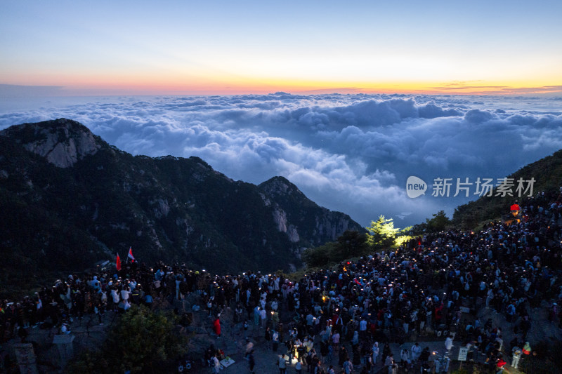 泰山云海，静美如画