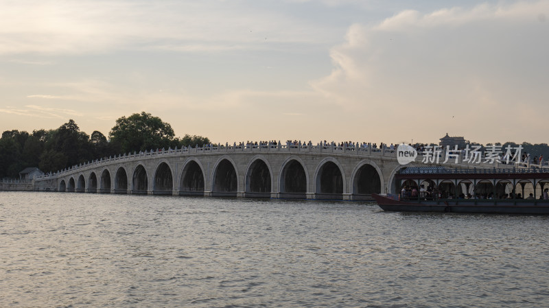 北京颐和园昆明湖十七孔桥风景