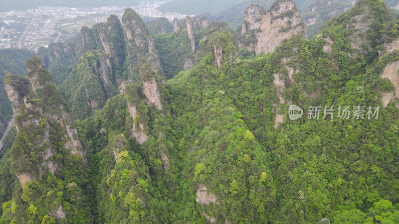 航拍大山悬崖峭壁