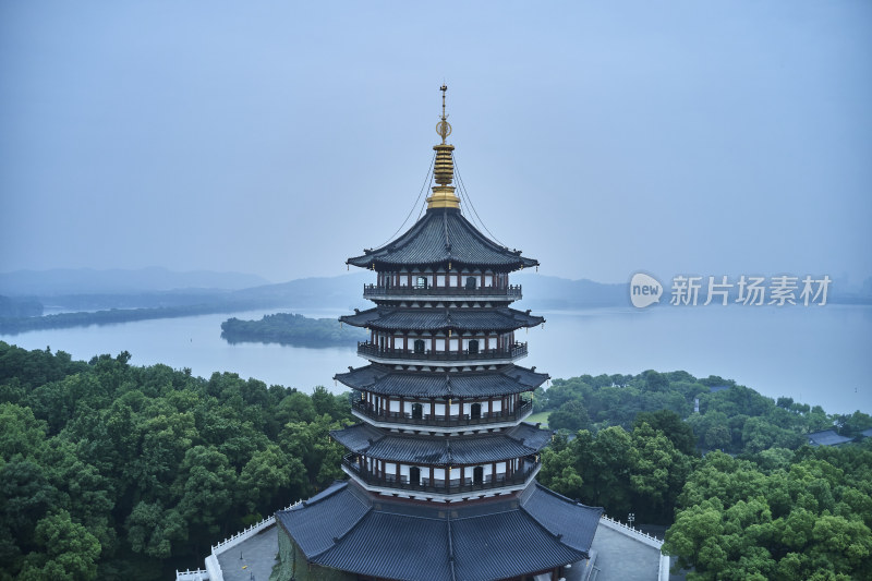 清晨时分的雷峰塔