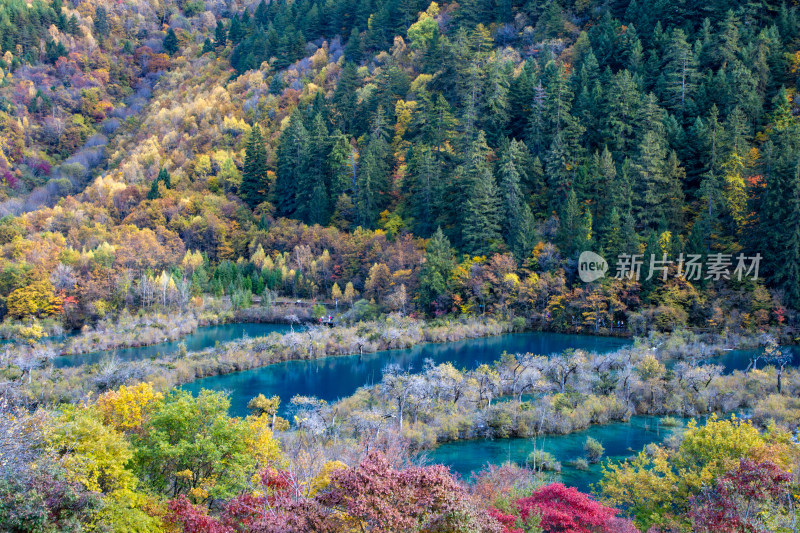 九寨沟秋色，树正群海湖光山色五彩斑斓