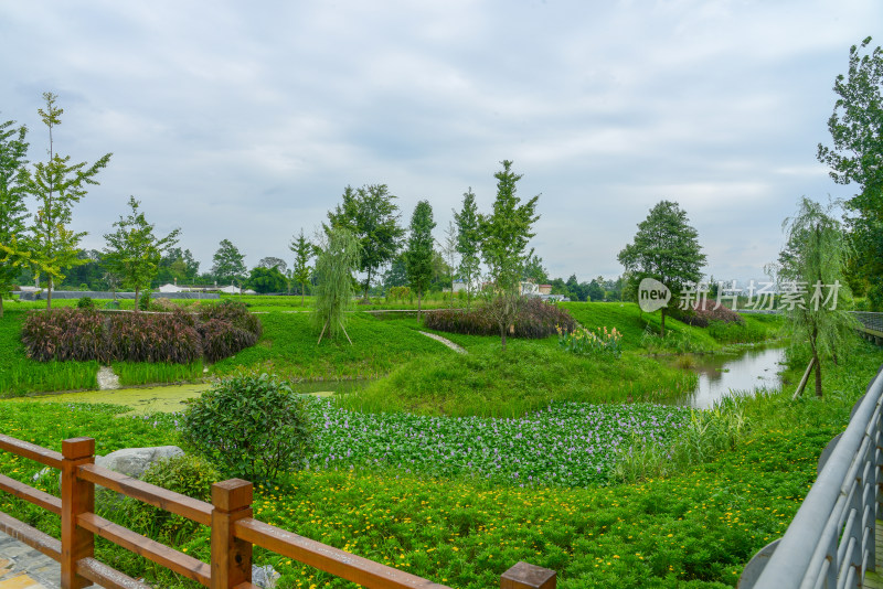 城郊自然景观与建筑