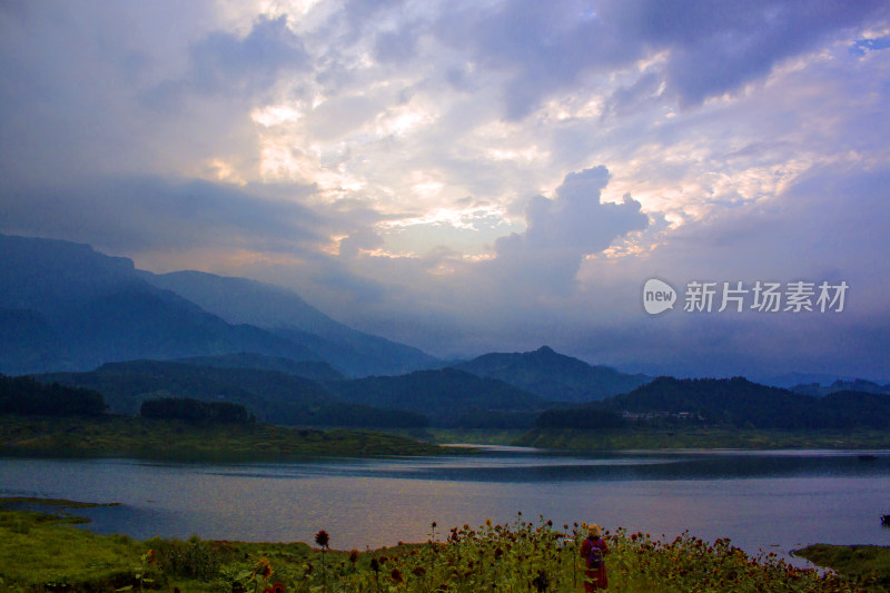 自然风景湖泊桌山瓦屋山