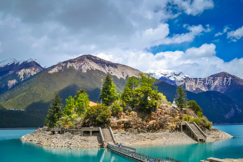 西藏林芝巴松措山水自然风景