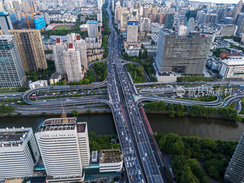 杭州市拱墅区天目山路中河高架路航拍