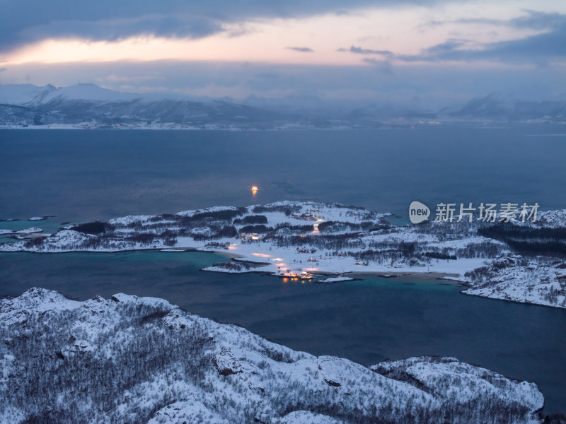 挪威罗弗敦群岛北极圈雷纳冬季雪景高空航拍