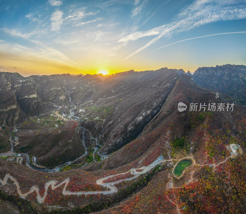 北京房山坡峰岭红叶与日落航拍全景