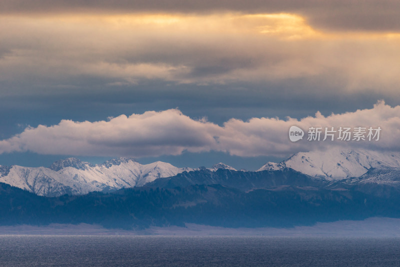 赛里木湖风光