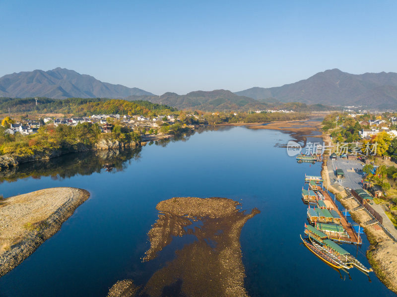 航拍安徽宣城泾县桃花潭风景区老街村庄