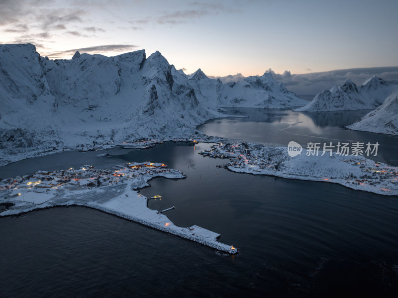 挪威罗弗敦群岛北极圈雷纳冬季雪景高空航拍