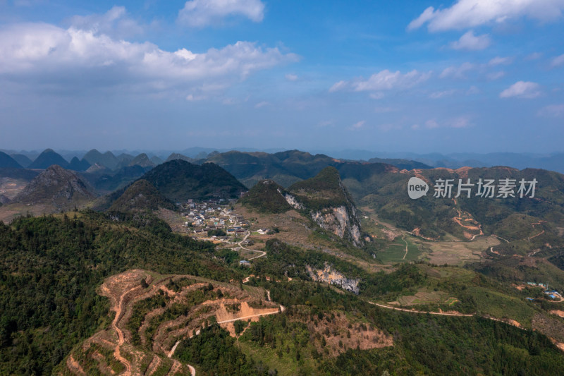 山脉 山峰 山峦 云雾缭绕的山峰