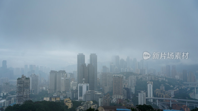 云雾缭绕的城市重庆