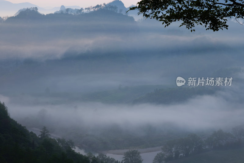 国风意境山水云海日出风格