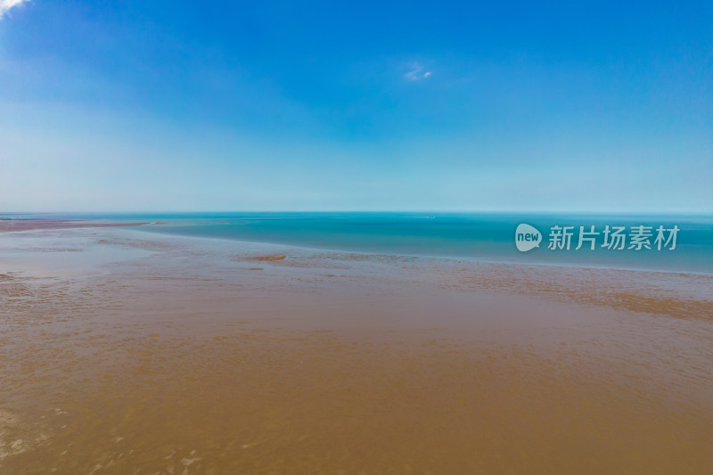 大海海浪沙滩退潮风景航拍摄影图