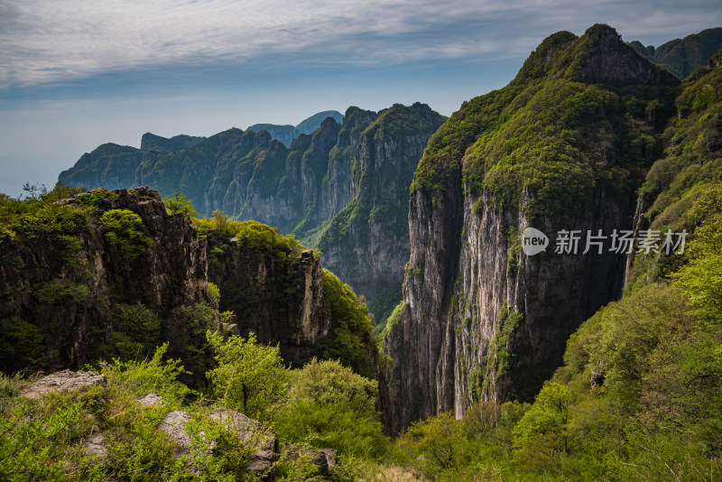 太行山山谷岩石悬崖自然风景