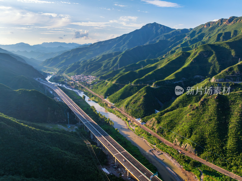 北京门头沟京蔚高速安家庄永定河山谷