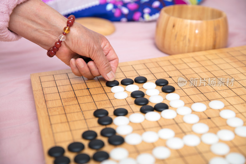 棋盘上下围棋休闲游戏