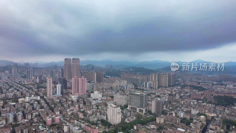 城市极端天气暴雨来袭航拍广东中山