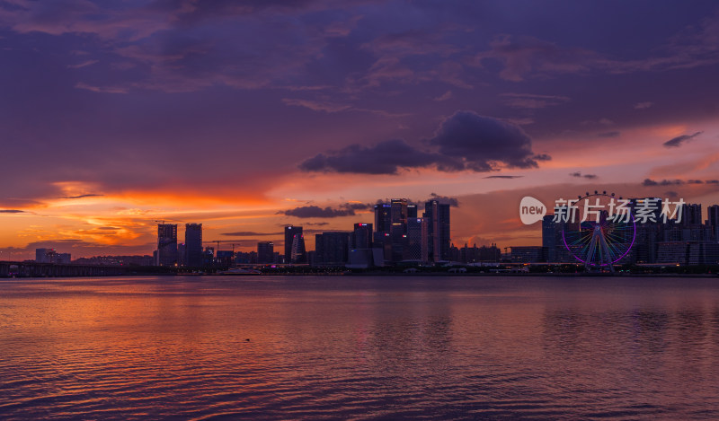 深圳前海日落摩天轮景观