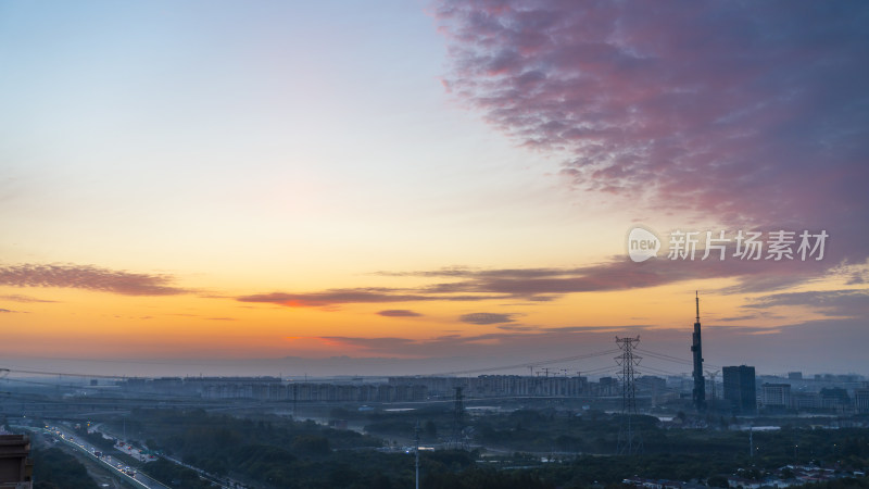 城市日出时分的天际线风景