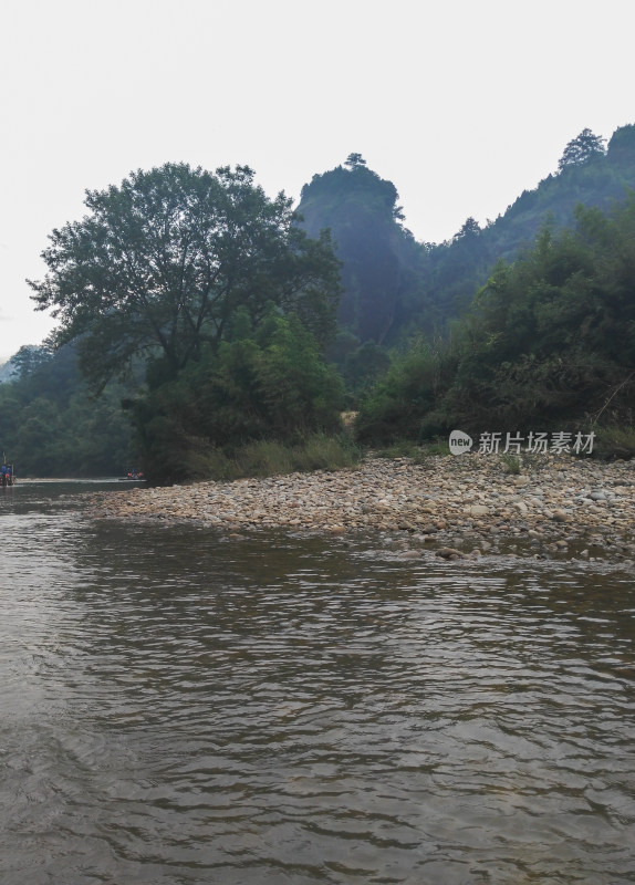 武夷山河边山林自然景观