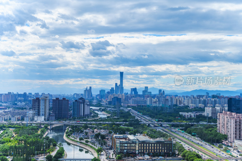 中国北京夏季国贸CBD城市天际线大气流云