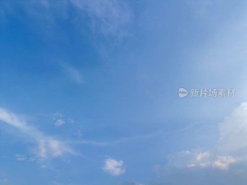 无人机高空航拍的天空