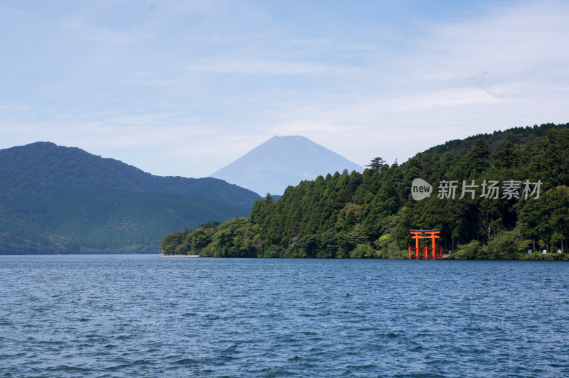 日本箱根芦之湖畔风光