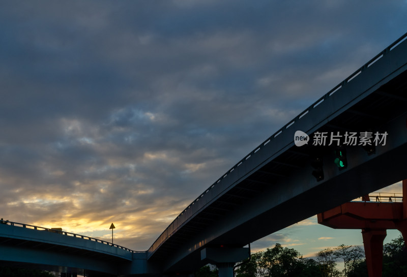福建省福州的城市森林步道——福道夜幕风光