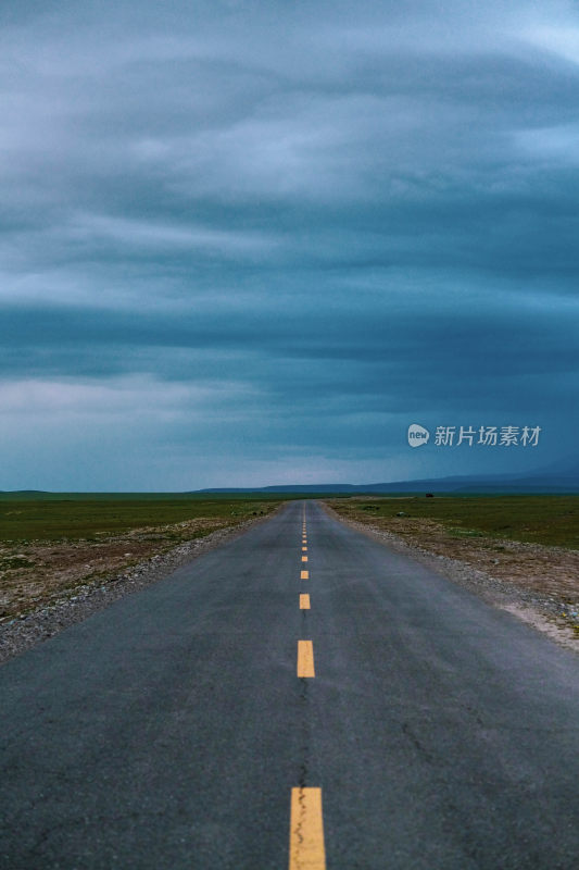 新疆内蒙草原公路马路自然风光