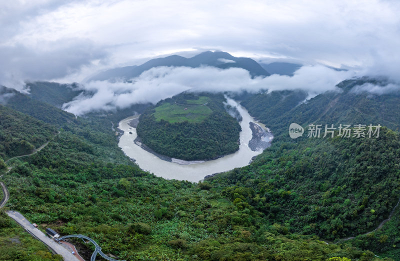 西藏墨脱县雅鲁藏布江果果糖大拐弯高空航拍