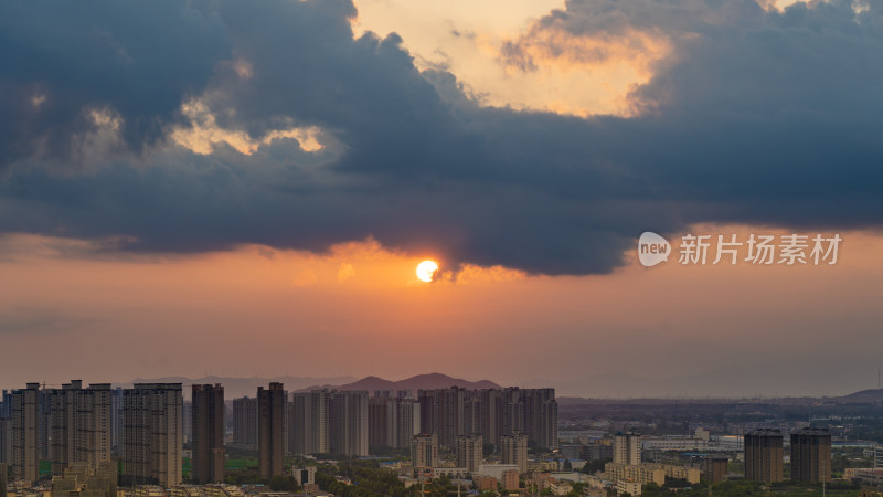 城市日落出太阳