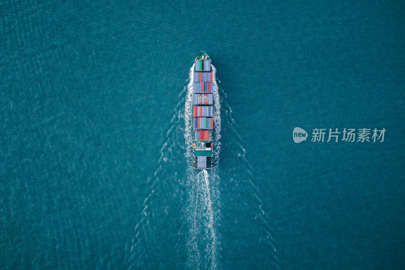 中国广东省珠海市万山群岛珠江口集装箱船