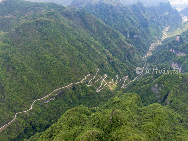 蜿蜒险峻盘山公路航拍摄影图