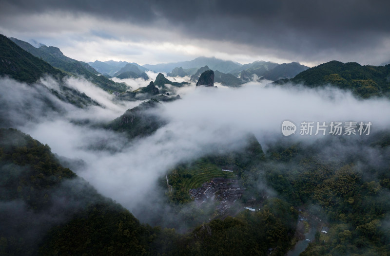 云雾缭绕人间仙境的永嘉石桅岩风景区