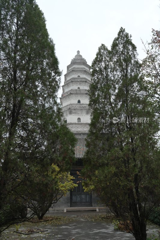 山西太谷无边寺白塔