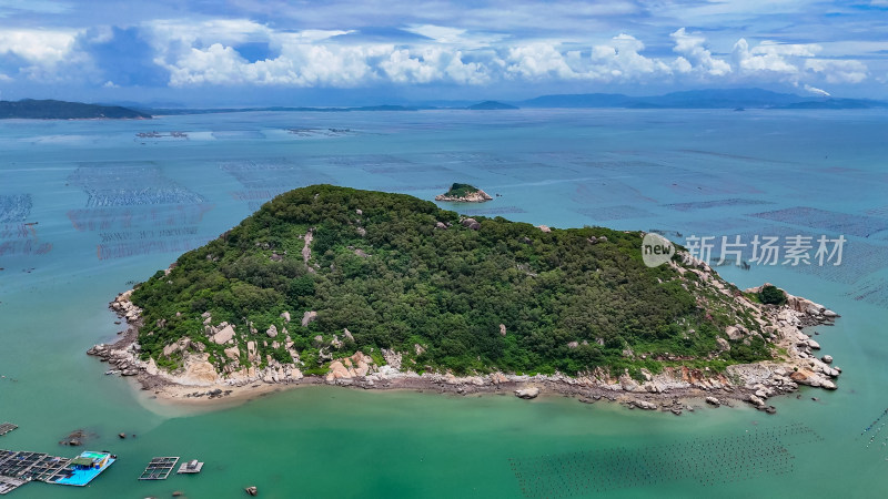 海上岛屿海岛大海海洋风光航拍图