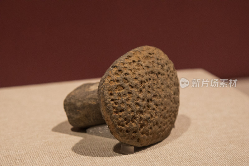 古代多孔石器特写