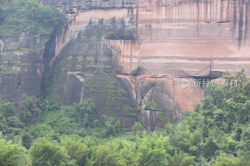 广东韶关：丹霞山景区赤壁丹霞景点