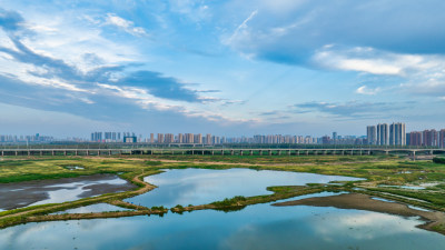 湖北武汉机场高速处的府河