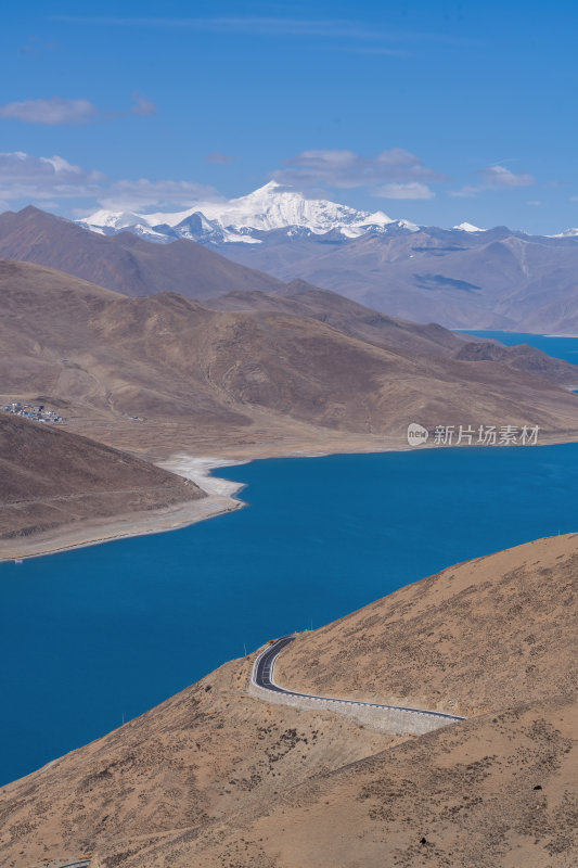 西藏山南羊卓雍措圣湖神湖蓝色藏地圣湖雪山